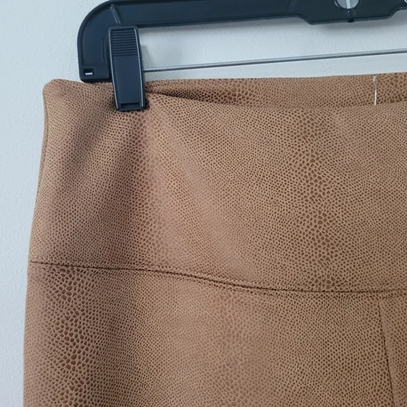 White House Black Market Faux Suede Animal print Runaway Leggins Size 12 - Picture 6 of 14